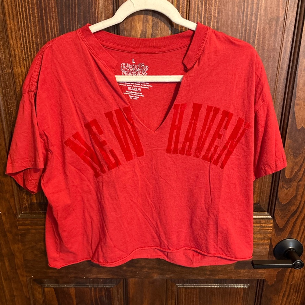 Buckle Goodie Two Sleeves red cropped top tshirt New Haven large used